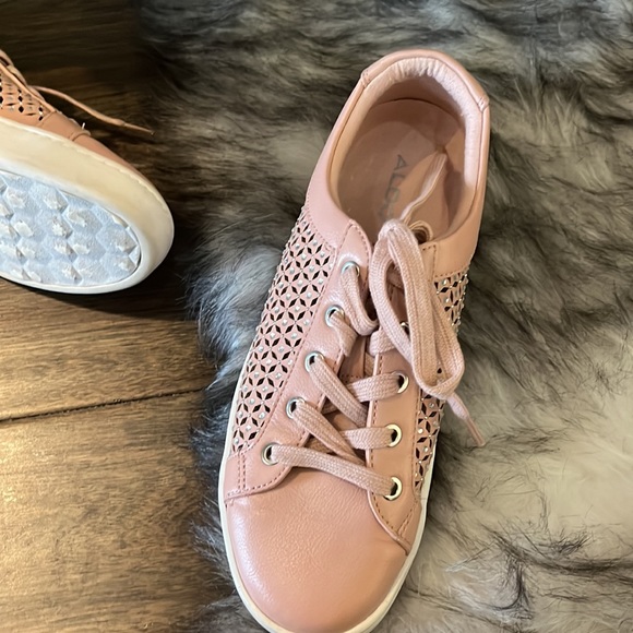 Aldo pink sparkling sneakers! Size 6 - Picture 6 of 7